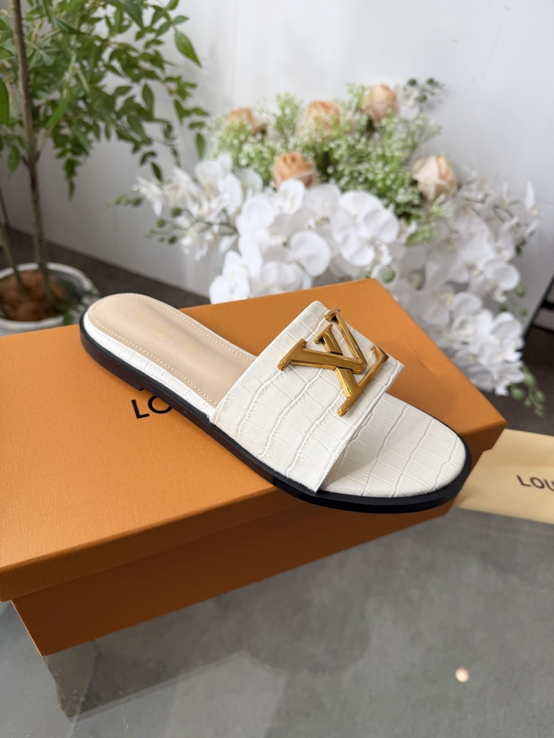 l0vis Vvtt0n slippers